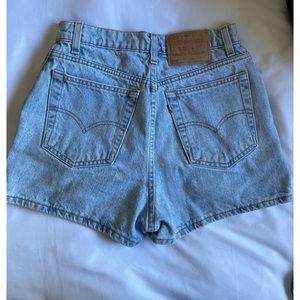 Vintage high rise Levi shorts